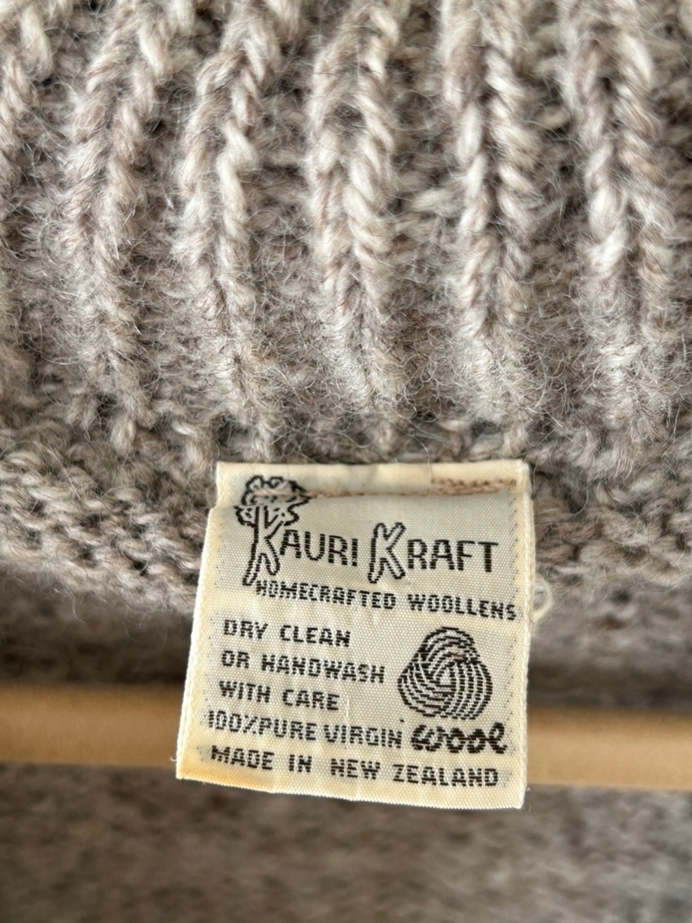Kauri Kraft 100% Pure Virgin Wool Handknit Cowichan Style Cardigan - Picture 16 of 16